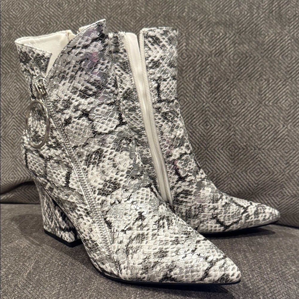 Ninety Union classic Fashion Bootie with zipper and ring tap, size 8 pre owned